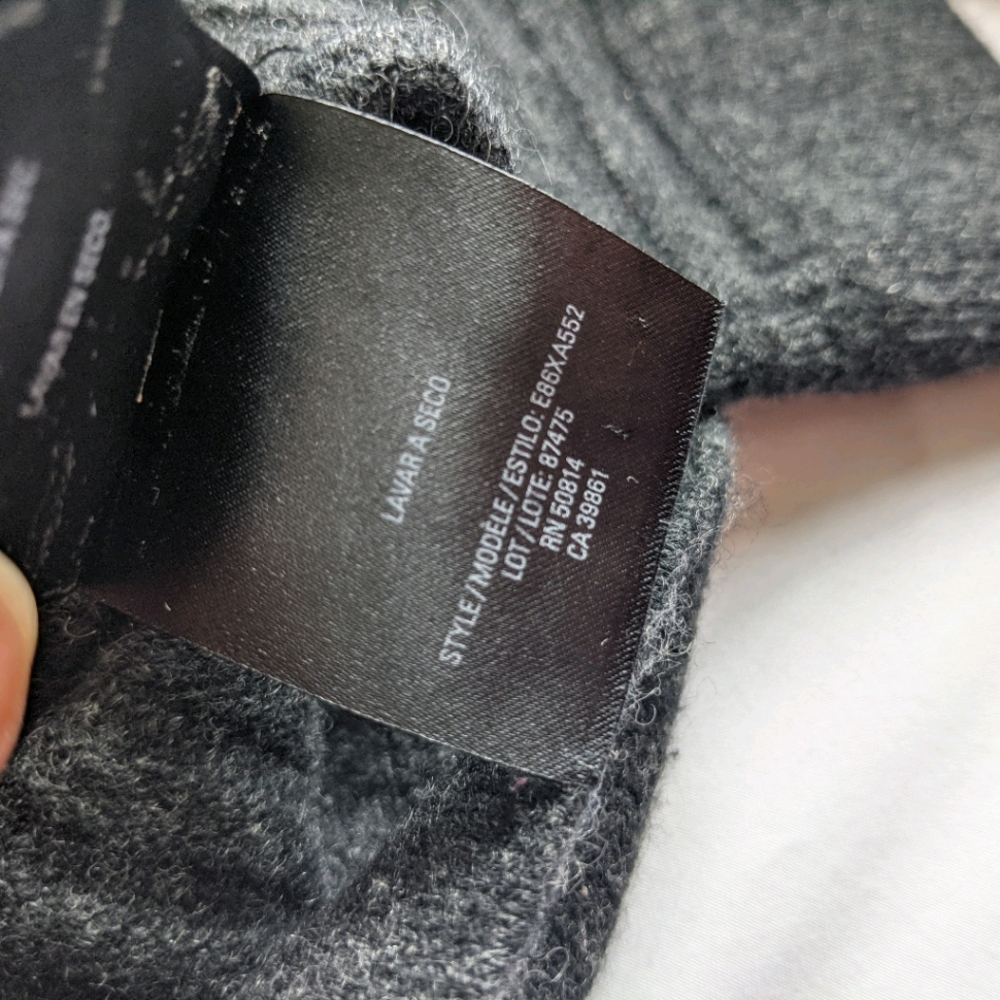 Elie Tahari Cashmere Shawl - Picture 5 of 5